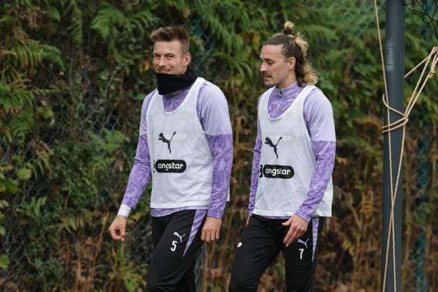 GER, xFSx ,Hamburg, St Pauli ,1 Bundesliga , Soccer, DFL, St Pauli Training , Trainingszentrum Kollaustrasse , 22 10 2025 , v l Hauke Wahl FC St Pauli ,5 , Jackson Irvine FC St Pauli ,7 DFL regulations prohibit any use of photographs as image sequences and or quasi video Copyright: HMBxMedia FernandoxSoares
