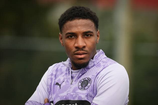 GER, xFSx ,Hamburg, St Pauli ,1 Bundesliga , Soccer, DFL, St Pauli Training , Trainingszentrum Kollaustrasse , 22 10 2025 , v l Oladapo Afolayan FC St Pauli ,17 DFL regulations prohibit any use of photographs as image sequences and or quasi video Copyright: HMBxMedia FernandoxSoares