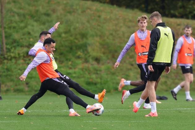 GER, xFSx ,Hamburg, St Pauli ,1 Bundesliga , Soccer, DFL, St Pauli Training , Trainingszentrum Kollaustrasse , 22 10 2025 , v l Manolis Saliakas FC St Pauli ,2 , Mathias Pereira Lage FC St Pauli ,28 DFL regulations prohibit any use of photographs as image sequences and or quasi video Copyright: HMBxMedia FernandoxSoares