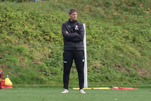 GER, xFSx ,Hamburg, St Pauli ,1 Bundesliga , Soccer, DFL, St Pauli Training , Trainingszentrum Kollaustrasse , 22 10 2025 , v l Trainer Alexander Blessin FC St Pauli DFL regulations prohibit any use of photographs as image sequences and or quasi video Copyright: HMBxMedia FernandoxSoares