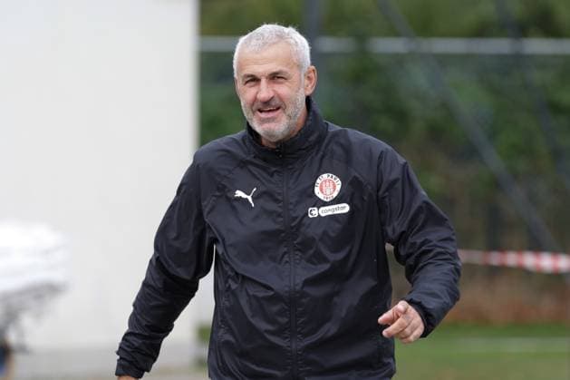 GER, xFSx ,Hamburg, St Pauli ,1 Bundesliga ,Soccer, DFL, St Pauli Training , Trainingszentrum Kollaustrasse , 22 10 2025 , v l Co Trainer Peter Nemeth FC St Pauli DFL regulations prohibit any use of photographs as image sequences and or quasi video Copyright: HMBxMedia FernandoxSoares