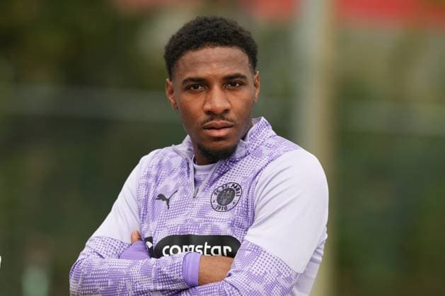 GER, xFSx ,Hamburg, St Pauli ,1 Bundesliga , Soccer, DFL, St Pauli Training , Trainingszentrum Kollaustrasse , 22 10 2025 , v l Oladapo Afolayan FC St Pauli ,17 DFL regulations prohibit any use of photographs as image sequences and or quasi video Copyright: HMBxMedia FernandoxSoares