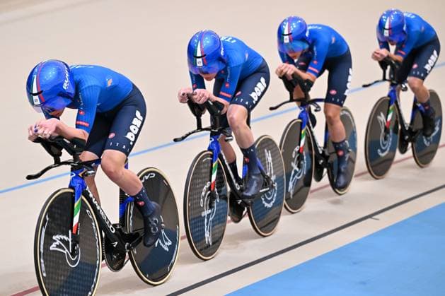2025 Tissot UCI Track World Championships Picture by Simon Wilkinson SWpix.com - 22 10 2025 - Cycling - 2025 Tissot UCI Track World Championships - Velodromo PenalolÃ n, Santiago, Chile - Women s Team Pursuit - Qualifying - Vittoria Guazzini (Italy), Martina Fidanza (Italy), Martina Alzini (Italy), Federica Venturelli (Italy) Copyright: x xSWpix.comx(t axPhotographyxHubxLtd)xSimonxWilkinson SWpix.comx SWP-3030-10363