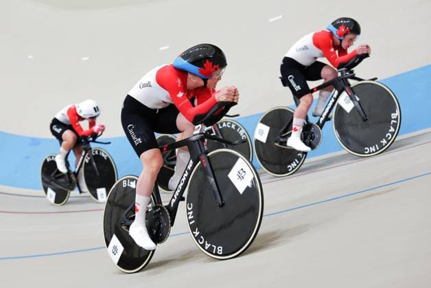 2025 Tissot UCI Track World Championships Picture by Alex Whitehead SWpix.com - 22 10 2025 - Cycling - 2025 Tissot UCI Track World Championships - Velodromo PenalolÃ n, Santiago, Chile - Women s Team Pursuit - Qualifying - Lily Plante (Canada), Fiona Majendie (Canada), Ariane Bonhomme (Canada), Alexandra Volstad (Canada) Copyright: x xSWpix.comx(t axPhotographyxHubxLtd)xAlexxWhitehead SWpix.comx SWP-3030-10375