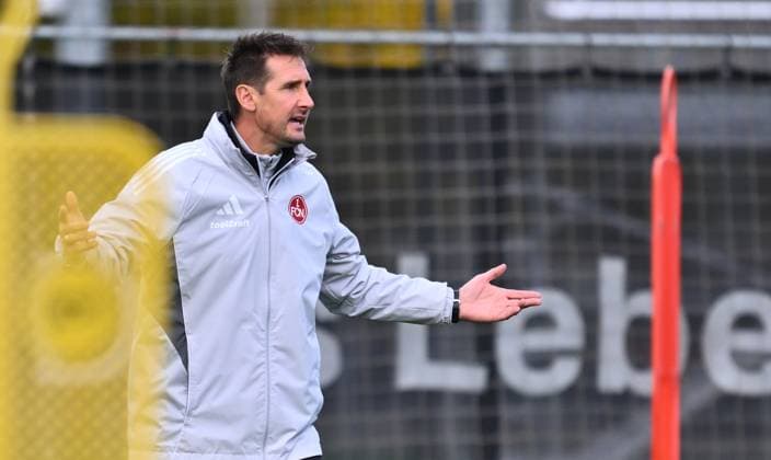 22.10..2025 - Fussball - 2. Fussball - Bundesliga - Saison 2025 2026 - 1. FC Nürnberg Nuernberg FCN ( Club ) - Training - Sportfoto Zink - xwoxzix - Miroslav Miro Klose ( Trainer 1. FC Nürnberg FCN ) gestikuliert Geste