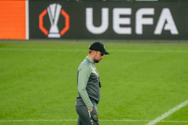 Sebastian Hoeneß VfB Stuttgart, Coach at the final team training at Chobani Stadyumu Fenerbahce, TUR, Fenerbahce Istanbul vs VfB Stuttgart, Football, UEFA Europa League, Mediaday, Matchday 3, Season 2025 2026, 22 10 2025, TUR, Fenerbahce Istanbul vs VfB Stuttgart, Football, UEFA Europa League, Mediaday, Matchday 3, Season 2025 2026, 22 10 2025, Istanbul Copyright: xEibner-Pressefoto EdwardxCheungx EP_ECG
