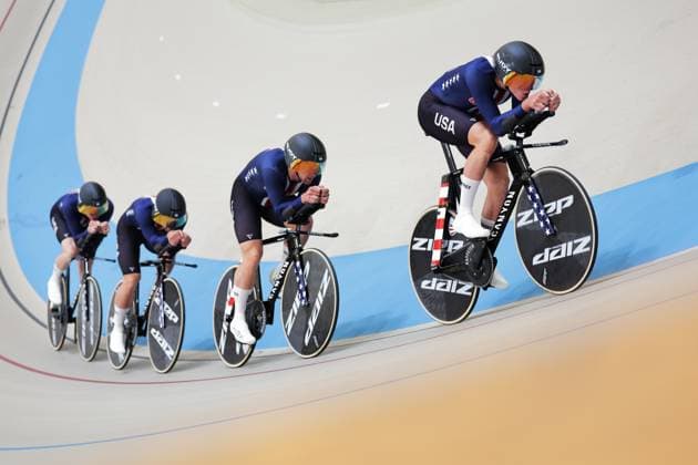 2025 Tissot UCI Track World Championships Picture by Alex Whitehead SWpix.com - 22 10 2025 - Cycling - 2025 Tissot UCI Track World Championships - Velodromo PenalolÃ n, Santiago, Chile - Men s Team Pursuit - Qualifying - Ashlin Barry (USA), Grant Koontz (USA), Graeme Michael Frislie (USA), Anders Johnson (USA) Copyright: x xSWpix.comx(t axPhotographyxHubxLtd)xAlexxWhitehead SWpix.comx SWP-3030-10434