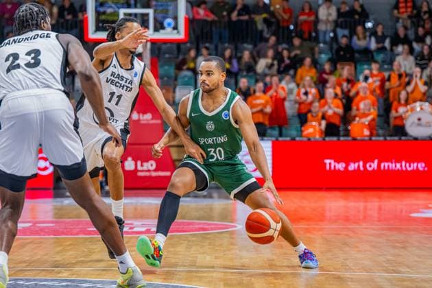 Basketball FIBA Europe Cup, Season 2025 2026, Men, Main Round, Group Stage, 2 Matchday, 22 10 2025, RASTA Vechta Sporting CP Lisabon Stephan Swenson 30 Sporting CP in action Vechta RASTA Dome Lower Saxony Germany