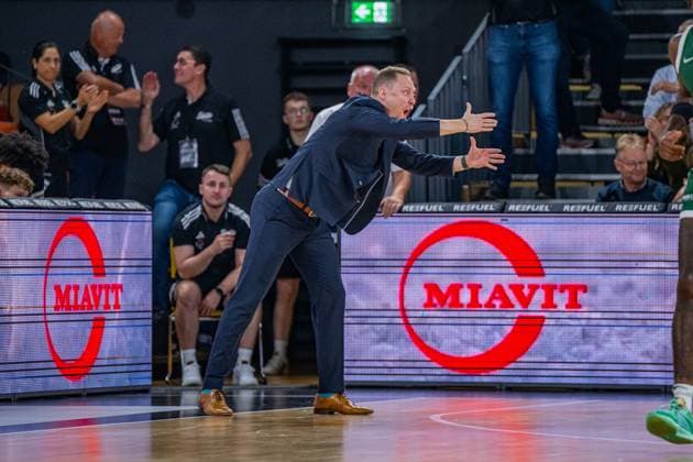 Basketball FIBA Europe Cup, Season 2025 2026, Men, Main Round, Group Stage, 2 Matchday, 22 10 2025, RASTA Vechta Sporting CP Lisabon Christian Held Head Coach RASTA Vechta during the game Vechta RASTA Dome Lower Saxony Germany