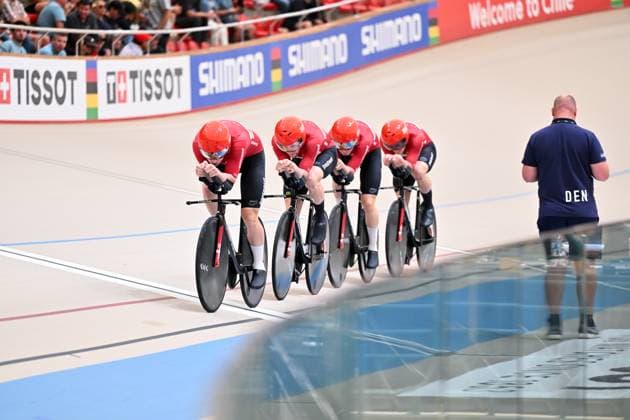 2025 Tissot UCI Track World Championships Picture by Simon Wilkinson SWpix.com - 22 10 2025 - Cycling - 2025 Tissot UCI Track World Championships - Velodromo PenalolÃ n, Santiago, Chile - Men s Team Pursuit - Qualifying - Tobias Hansen (Denmark), Niklas Larsen (Denmark), Lasse Leth (Denmark), Rasmus Pedersen (Denmark) Copyright: x xSWpix.comx(t axPhotographyxHubxLtd)xSimonxWilkinson SWpix.comx SWP-3030-10440