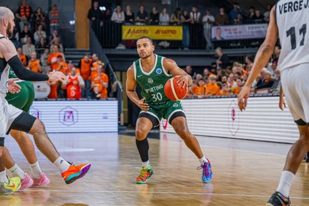 Basketball FIBA Europe Cup, Season 2025 2026, Men, Main Round, Group Stage, 2 Matchday, 22 10 2025, RASTA Vechta Sporting CP Lisabon Stephan Swenson 30 Sporting CP in action Vechta RASTA Dome Lower Saxony Germany