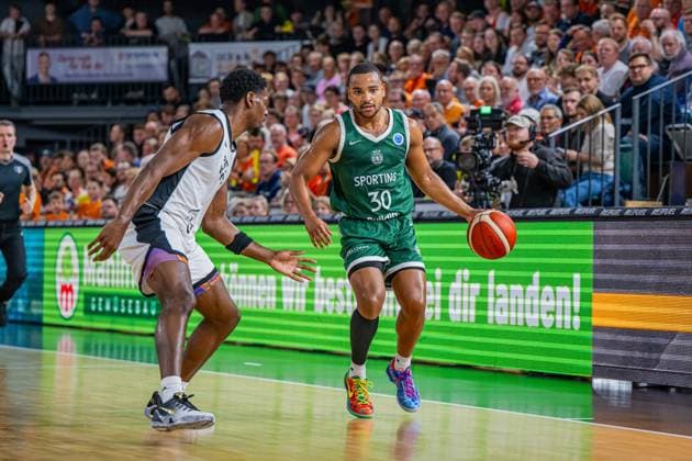 Basketball FIBA Europe Cup, Season 2025 2026, Men, Main Round, Group Stage, 2 Matchday, 22 10 2025, RASTA Vechta Sporting CP Lisabon Stephan Swenson 30 Sporting CP in action Vechta RASTA Dome Lower Saxony Germany