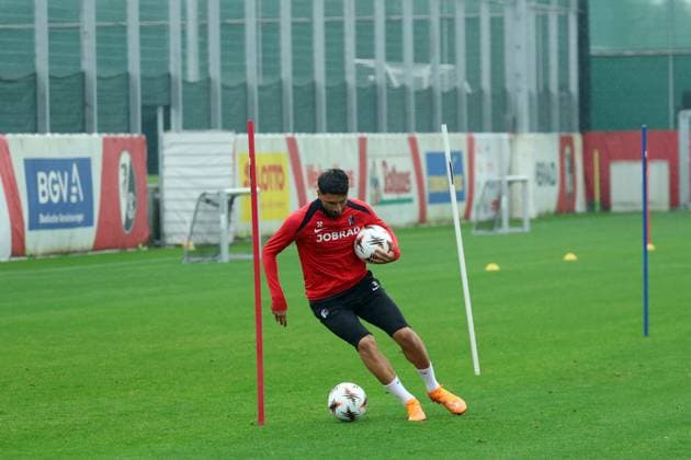 Freiburg, Germany 22 October 2025 Final training before Europa League match against FC Utrecht 22 10 2025 In the picture Vincenzo Grifo SC Freiburg Europapark Stadion Baden Württemberg Copyright: xFotostandx xHettichx