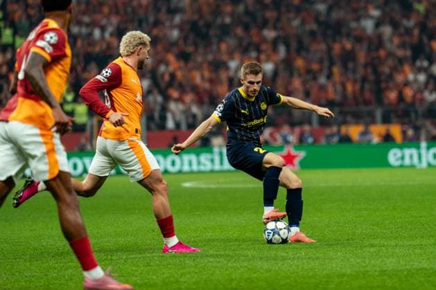 Galatasaray AS V FK Bodo Glimt - UEFA Champions League 2025 26 League Phase MD3 Villads Nielsen of FK Bodo Glimt controls the ball during the UEFA Champions League match between Galatasaray and Bodo Glimt at the Rams Park in Istanbul, Turkey, on October 22, 2025. Istanbul Turkey  Copyright: xYagizxGurtugx originalFilename:gurtug-galatasa251022_nplNI.jpg