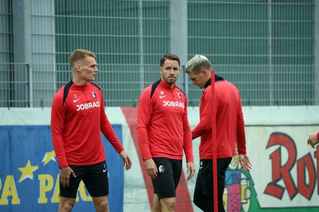 Freiburg, Germany 22 October 2025 Final training before Europa League match against FC Utrecht 22 10 2025 In the picture from left Philipp Lienhart SC Freiburg , Christian Günter Guenter SC Freiburg Matthias Ginter SC Freiburg Europapark Stadion Baden Württemberg Copyright: xFotostandx xHettichx