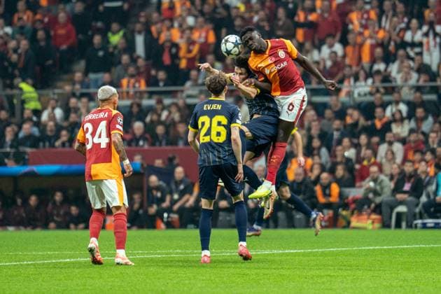 Galatasaray AS V FK Bodo Glimt - UEFA Champions League 2025 26 League Phase MD3 Davinson Sanchez of Galatasaray SK heads the ball during the UEFA Champions League match between Galatasaray and Bodo Glimt at the Rams Park in Istanbul, Turkey, on October 22, 2025. Istanbul Istanbul Turkey  Copyright: xYagizxGurtugx originalFilename:gurtug-galatasa251022_npEaR.jpg