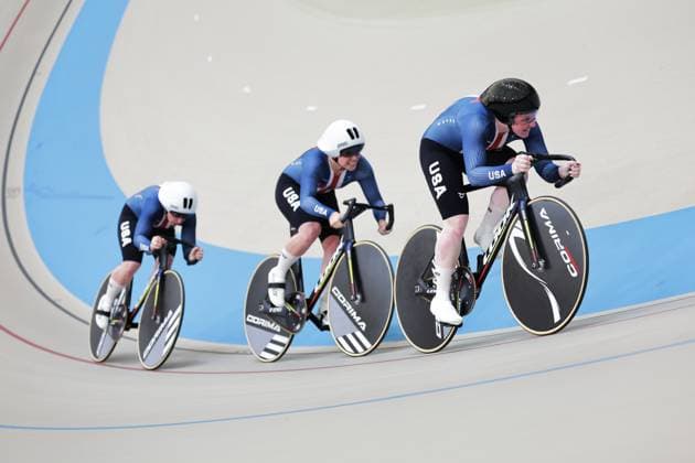 2025 Tissot UCI Track World Championships Picture by Alex Whitehead SWpix.com - 22 10 2025 - Cycling - 2025 Tissot UCI Track World Championships - Velodromo PenalolÃ n, Santiago, Chile - Women s Team Sprint - Qualifying - Emily Hayes (USA), Kayla Hankins (USA), Hayley Yoslov (USA) Copyright: x xSWpix.comx(t axPhotographyxHubxLtd)xAlexxWhitehead SWpix.comx SWP-3030-10445