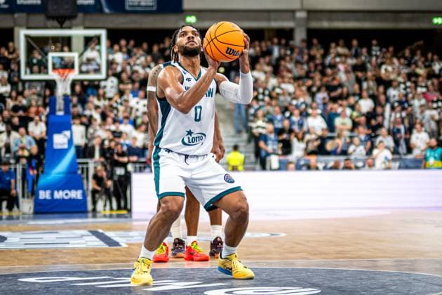 BCL MLP Academics Heidelberg Legia Warszawa 22 10 2025 Jayvon Graves 0 Legia Warszawa prepares for a free throw Basketball Champions League MLP Academics Heidelberg - Legia Warszawa, 22 10 2025 at SNP Dome, Heidelberg Copyright: xBEAUTIFULxSPORTS Gelhardtx