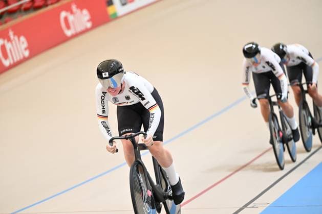 2025 Tissot UCI Track World Championships Picture by Simon Wilkinson SWpix.com - 22 10 2025 - Cycling - 2025 Tissot UCI Track World Championships - Velodromo PenalolÃ n, Santiago, Chile - Women s Team Sprint - Qualifying - Pauline Sophie Grabosch (Germany), Lea Sophie Friedrich (Germany), Alessa-Catriona Propster (Germany) Copyright: x xSWpix.comx(t axPhotographyxHubxLtd)xSimonxWilkinson SWpix.comx SWP-3030-10455