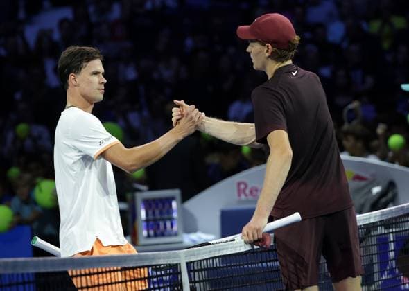 TENNIS - ATP, Tennis Herren Erste Bank Open VIENNA,AUSTRIA,22.OCT.25 - TENNIS - ATP World Tour, Erste Bank Open. Image shows Daniel Altmaier (GER) and Jannik Sinner (ITA).  GEPAxpictures xWalterxLuger