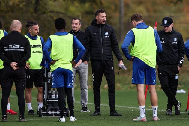 Coach Pascal Ibold M ,1 FC Magdeburg with f l Baris Atik 1 FC Magdeburg,23 , Managing Director Sport Otmar Schork 1 FC Magdeburg , Co Coach Silvio Bankert 1 FC Magdeburg 2 Soccer Bundesliga Season 2025 2026 Training 1 FC Magdeburg at the Avnet Arena in Magdeburg Soccer,Man,Men,Germany,22 10 2025