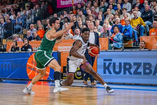 Basketball FIBA Europe Cup, Season 2025 2026, Men, Main round, Group stage, 2 Matchday, 22 10 2025, RASTA Vechta Sporting CP Lisabon TJ Bamba 5 RASTA Vechta in action Vechta RASTA Dome Lower Saxony Germany