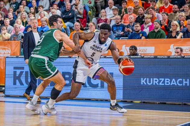 Basketball FIBA Europe Cup, Season 2025 2026, Men, Main round, Group stage, 2 Matchday, 22 10 2025, RASTA Vechta Sporting CP Lisabon TJ Bamba 5 RASTA Vechta in action Vechta RASTA Dome Lower Saxony Germany