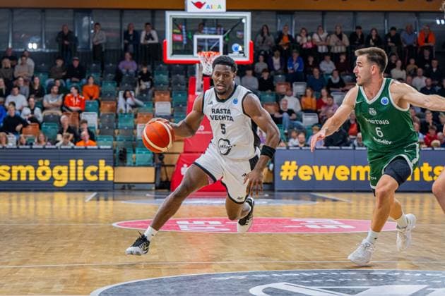Basketball FIBA Europe Cup, Season 2025 2026, Men, Main round, Group stage, 2 Matchday, 22 10 2025, RASTA Vechta Sporting CP Lisabon TJ Bamba 5 RASTA Vechta in action Vechta RASTA Dome Lower Saxony Germany