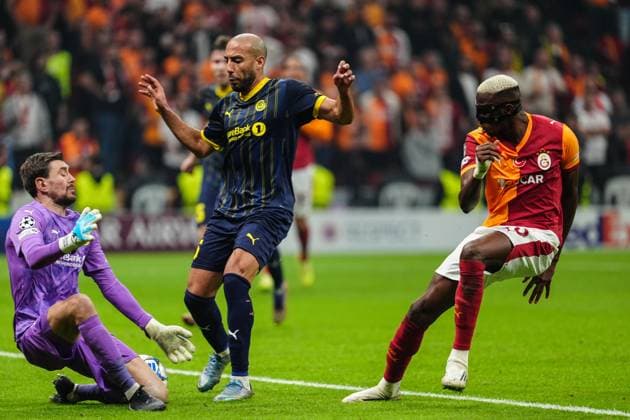 Galatasaray v Bodo Glimt - UEFA Champions League ISTANBUL, TURKIYE - OCTOBER 22: Victor Osimhen of Galatasaray competes against Nikita Khaikin of Bodo Glimt during the UEFA Champions League third-week football match between Galatasaray and Bodo Glimt at RAMS Park in Istanbul, Turkiye on October 22, 2025. Bunyamin Celik Anadolu Istanbul Turkey. Editorial use only. Please get in touch for any other usage.  Copyright: x2025xAnadoluxBunyaminxCelikx