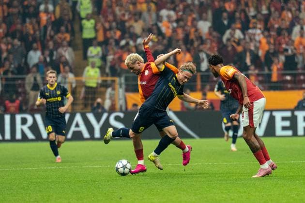 Galatasaray A.S. v FK Bodo Glimt - UEFA Champions League 2025 26 League Phase MD3 Sondre Auklend of FK Bodo Glimt is challenged by Baris Alper Yilmaz of Galatasaray SK during the UEFA Champions League match between Galatasaray and Bodo Glimt at the Rams Park in Istanbul, Turkey, on October 22, 2025. Istanbul Istanbul Turkey  Copyright: xYagizxGurtugx originalFilename:gurtug-galatasa251022_npCmw.jpg