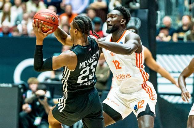 Chemnitz, Germany October 22, 2025 BKT EuroCup 2025 2026 Niners Chemnitz vs London Lions Pictured from left in duel Kameron McGusty Lions and Amadou Sow 99 Copyright: xFotostandx xNachtigallx