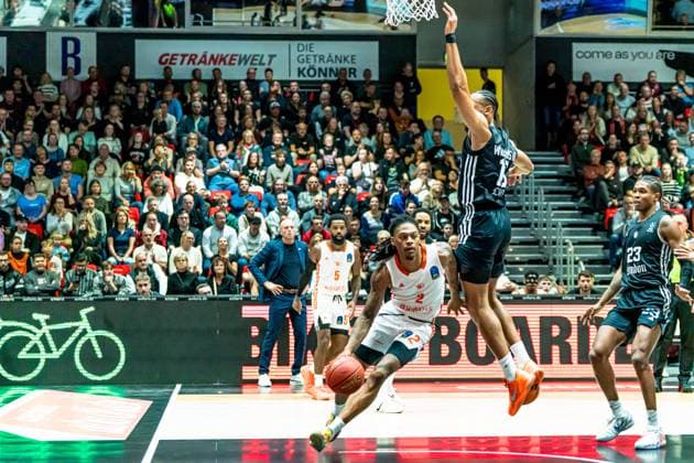 Chemnitz, Germany October 22, 2025 BKT EuroCup 2025 2026 Niners Chemnitz vs London Lions In the picture from left in the duel Nike Sibande 99 and Johnathan Williams III Lions at the basket Copyright: xFotostandx xNachtigallx