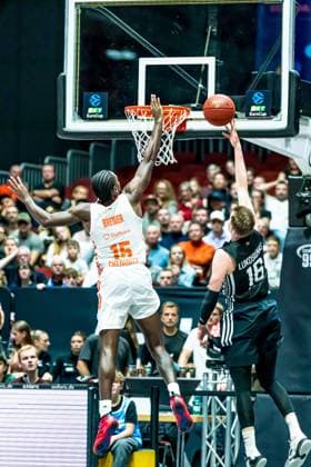 Chemnitz, Germany October 22, 2025 BKT EuroCup 2025 2026 Niners Chemnitz vs London Lions In the picture from left in the duel Ty Brewer 99 and Karolis Lukosiunas Lions at the basket Copyright: xFotostandx xNachtigallx