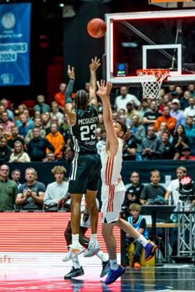Chemnitz, Germany October 22, 2025 BKT EuroCup 2025 2026 Niners Chemnitz vs London Lions Pictured from left in a duel Kameron McGusty Lions and Yordan Minchev 99 Copyright: xFotostandx xNachtigallx