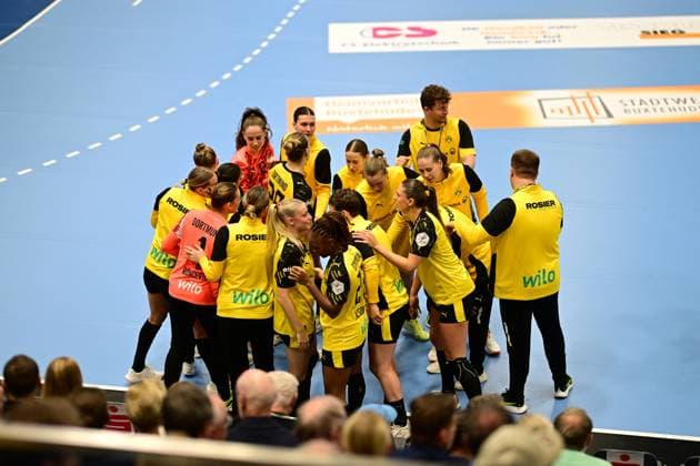 Handball I Women I Season 2025 2026 I 1 HBF I 6 Matchday I Buxtehuder SV Borussia Dortmund I 22 10 2025 Borussia Dortmund Women together Buxtehude Halle North Lower Saxony Germany Copyright: xLobeca FelixxSchlikisx