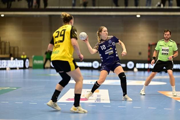 Handball I Women I Season 2025 2026 I 1 HBF I 6 Matchday I Buxtehuder SV Borussia Dortmund I 22 10 2025 Emma Olsson 29, Borussia Dortmund Johanna Andresen 18, Buxtehuder Sportverein Buxtehude Halle Nord Lower Saxony Germany Copyright: xLobeca FelixxSchlikisx