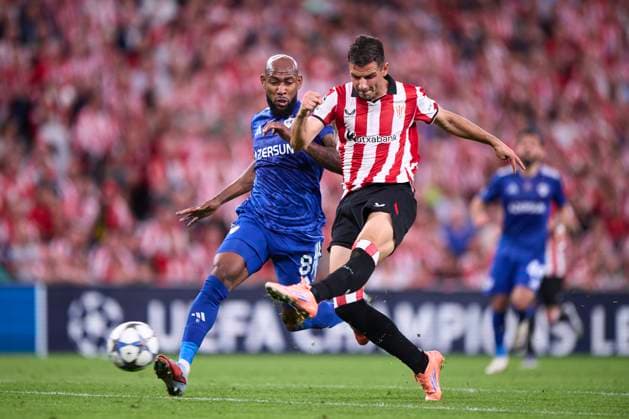 ESP: Athletic Club - Qarabag FK,. UEFA Champions League. Matchday 3. Gorka Guruzeta of Athletic Club, Kevin Medina of Qarabag FK during the UEFA Champions League match, between Athletic Club and Qarabag FK, matchday 3, played at San Mames Stadium on October 22, 2025 in Bilbao, Spain. kpng Copyright: xCesarxOrtizx xPRESSINx PS_241022_ATH_QAR_2526_027