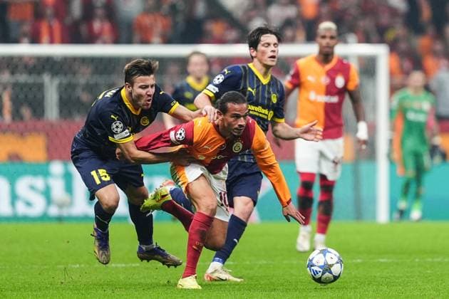 Galatasaray v Bodo Glimt - UEFA Champions League ISTANBUL, TURKIYE - OCTOBER 22: Leroy Sane (10) of Galatasaray in action against Fredrik Andre Bjorkan (15) of Bodo Glimt during the UEFA Champions League third-week football match between Galatasaray and Bodo Glimt at RAMS Park in Istanbul, Turkiye on October 22, 2025. Bunyamin Celik Anadolu Istanbul Turkey. Editorial use only. Please get in touch for any other usage.  Copyright: x2025xAnadoluxBunyaminxCelikx