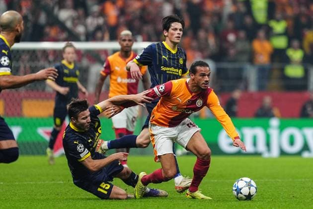 Galatasaray v Bodo Glimt - UEFA Champions League ISTANBUL, TURKIYE - OCTOBER 22: Leroy Sane (10) of Galatasaray in action against Fredrik Andre Bjorkan (15) of Bodo Glimt during the UEFA Champions League third-week football match between Galatasaray and Bodo Glimt at RAMS Park in Istanbul, Turkiye on October 22, 2025. Bünyamin Çelik Anadolu Istanbul Turkey. Editorial use only. Please get in touch for any other usage.  Copyright: x2025xAnadoluxBünyaminxÃ‡elikx