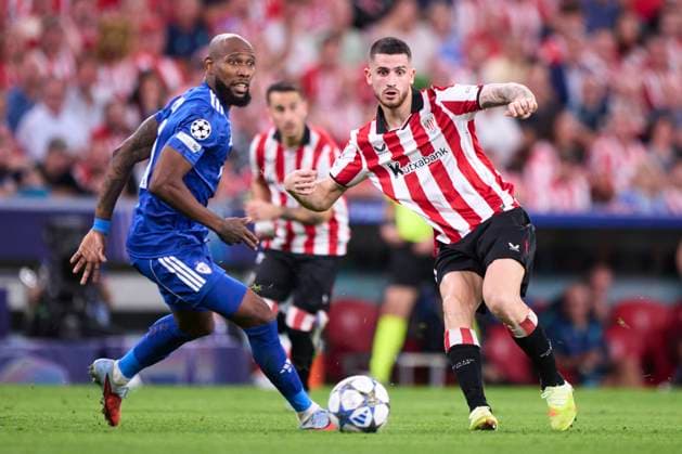 ESP: Athletic Club - Qarabag FK,. UEFA Champions League. Matchday 3. Oihan Sancet of Athletic Club, Kevin Medina of Qarabag FK during the UEFA Champions League match, between Athletic Club and Qarabag FK, matchday 3, played at San Mames Stadium on October 22, 2025 in Bilbao, Spain. kpng Copyright: xCesarxOrtizx xPRESSINx PS_241022_ATH_QAR_2526_048