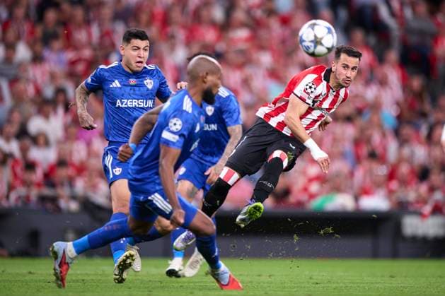 ESP: Athletic Club - Qarabag FK,. UEFA Champions League. Matchday 3. Alex Berenguer of Athletic Club, Kevin Medina of Qarabag FK during the UEFA Champions League match, between Athletic Club and Qarabag FK, matchday 3, played at San Mames Stadium on October 22, 2025 in Bilbao, Spain. kpng Copyright: xCesarxOrtizx xPRESSINx PS_241022_ATH_QAR_2526_049
