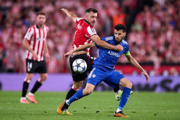 ESP: Athletic Club - Qarabag FK,. UEFA Champions League. Matchday 3. Abdellah Zoubir of Qarabag FK, Aitor Paredes of Athletic Club during the UEFA Champions League match, between Athletic Club and Qarabag FK, matchday 3, played at San Mames Stadium on October 22, 2025 in Bilbao, Spain. kpng Copyright: xCesarxOrtizx xPRESSINx PS_241022_ATH_QAR_2526_052