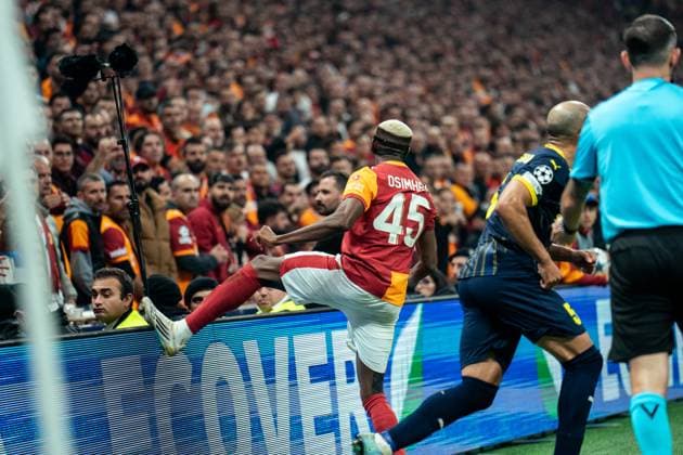 Galatasaray AS V FK Bodo Glimt - UEFA Champions League 2025 26 League Phase MD3 Victor Osimhen of Galatasaray SK kicks the LED panel during the UEFA Champions League match between Galatasaray and Bodo Glimt at the Rams Park in Istanbul, Turkey, on October 22, 2025. Istanbul Istanbul Turkey  Copyright: xYagizxGurtugx originalFilename:gurtug-galatasa251022_npVvK.jpg