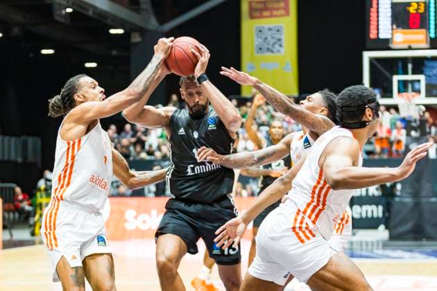 22 10 2025, xomx, Basketball BKT EuroCup, NINERS Chemnitz London Lions v l Jonathan Williams London Lions at Bal Chemnitz