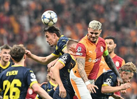 Galatasaray v Bodo Glimt - UEFA Champions League ISTANBUL, TURKIYE - OCTOBER 22: Mauro Icardi of Galatasaray in action against Andreas Klausen Helmersen of Bodo Glimt during the UEFA Champions League third-week football match between Galatasaray and Bodo Glimt at RAMS Park in Istanbul, Turkiye on October 22, 2025. Elif Öztürk Anadolu Istanbul Turkey. Editorial use only. Please get in touch for any other usage.  Copyright: x2025xAnadoluxElifxÖztürkx
