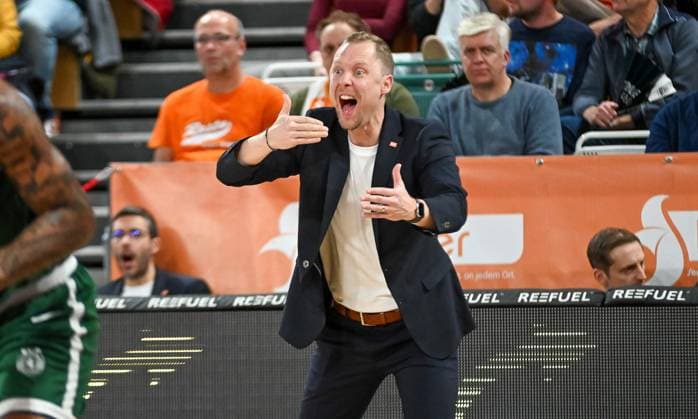 Christian Held RASTA Vechta, Coach gestures RASTA Vechta vs Sporting CP , Basketball, FIBA European Cup, Matchday 2, Season 2025 2026, 22 10 2025, RASTA Vechta vs Sporting CP, Basketball, FIBA European Cup, Matchday 2, Season 2025 2026, 22 10 2025 Vechta Copyright: xEibner-Pressefoto RobertxGertzenx EP_RGN