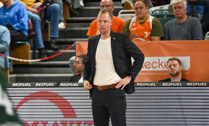 Christian Held RASTA Vechta, Coach gestures RASTA Vechta vs Sporting CP , Basketball, FIBA European Cup, Matchday 2, Season 2025 2026, 22 10 2025, RASTA Vechta vs Sporting CP, Basketball, FIBA European Cup, Matchday 2, Season 2025 2026, 22 10 2025 Vechta Copyright: xEibner-Pressefoto RobertxGertzenx EP_RGN