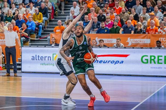 Basketball FIBA Europe Cup, Season 2025 2026, Men, Main round, Group stage, 2 Matchday, 22 10 2025, RASTA Vechta Sporting CP Lisabon Claude Robinson 7 Sporting CP in action Vechta RASTA Dome Lower Saxony Germany