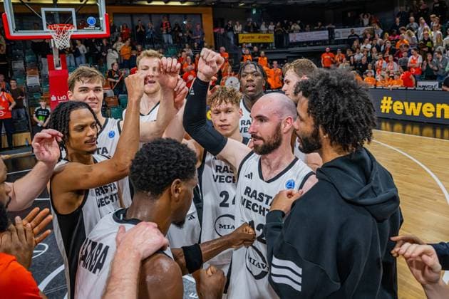 Basketball FIBA Europe Cup, Season 2025 2026, Men, Main round, Group stage, 2 Matchday, 22 10 2025, RASTA Vechta Sporting CP Lisabon The RASTA Vechta team after the game Vechta RASTA Dome Lower Saxony Germany