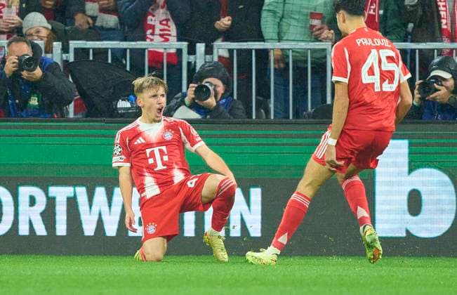Lennart Karl of FC Bayern München scores, shoots goal , Tor, Treffer, Torschuss, 1-0 celebrates his her goal, happy, laugh, celebration, in the League Phase Matchday 3 match FC BAYERN MUENCHEN - CLUB BRÜGGE of football UEFA Champions League 2025 26 in Allianz Arena Munich, October 22, 2025 , FCB, München, Brugge